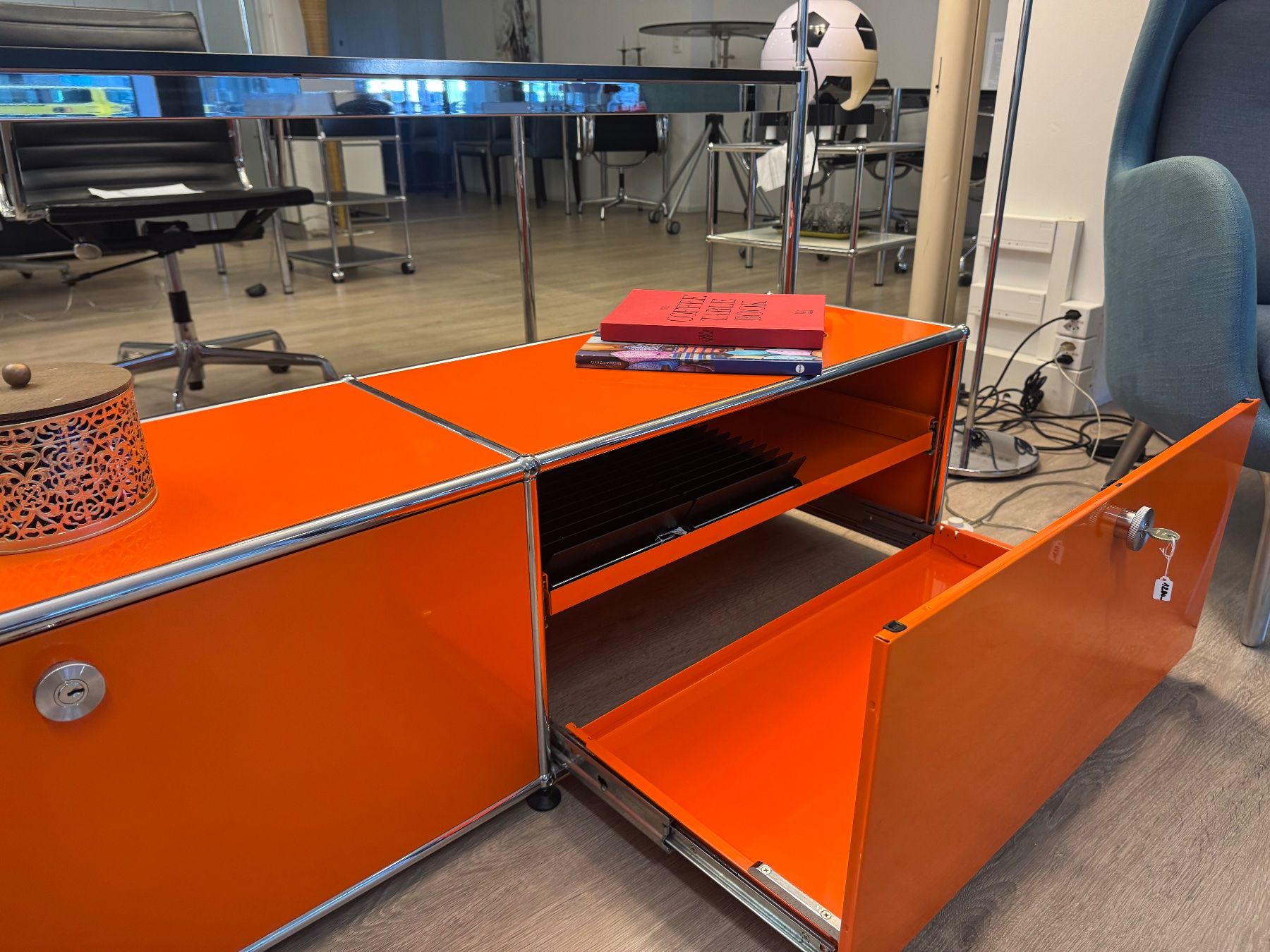 USM Kommoden: Usm Lowboard orange Lieferung gratis – Gebraucht aus Thun von altstadt-thun 3