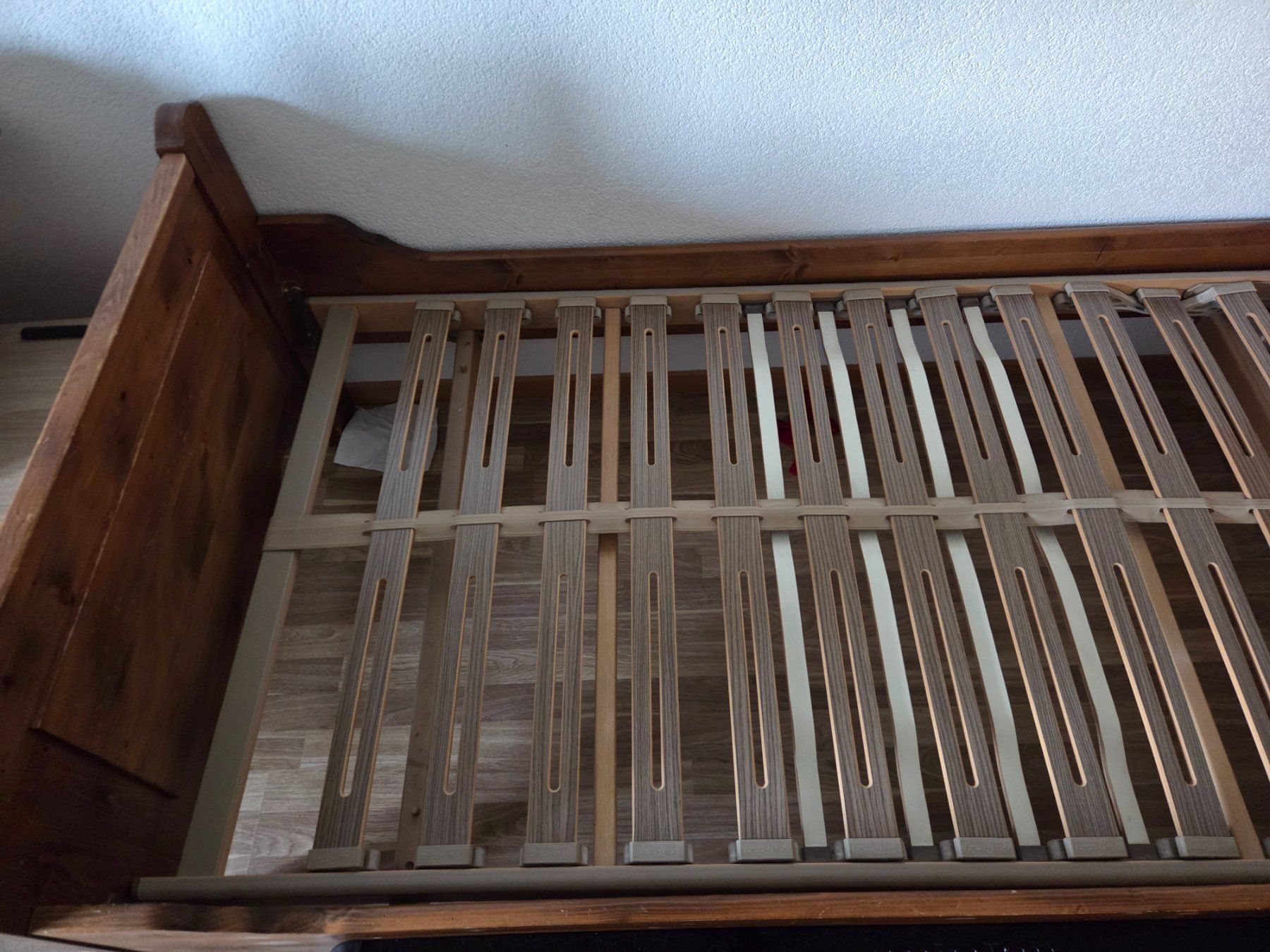Letti: Einzelbett aus Holz – Usato da Zürich venduto da bas_22bj 2