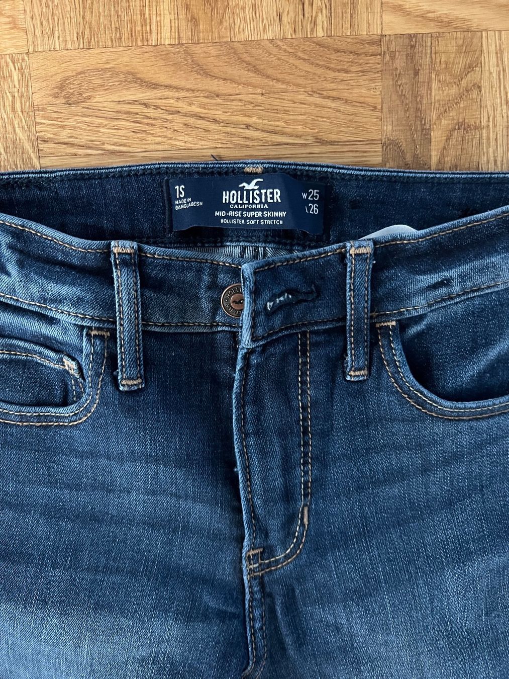 Hollister Jeans: Hollister Jeans – Usato da Neuhaus SG venduto da bernike 1