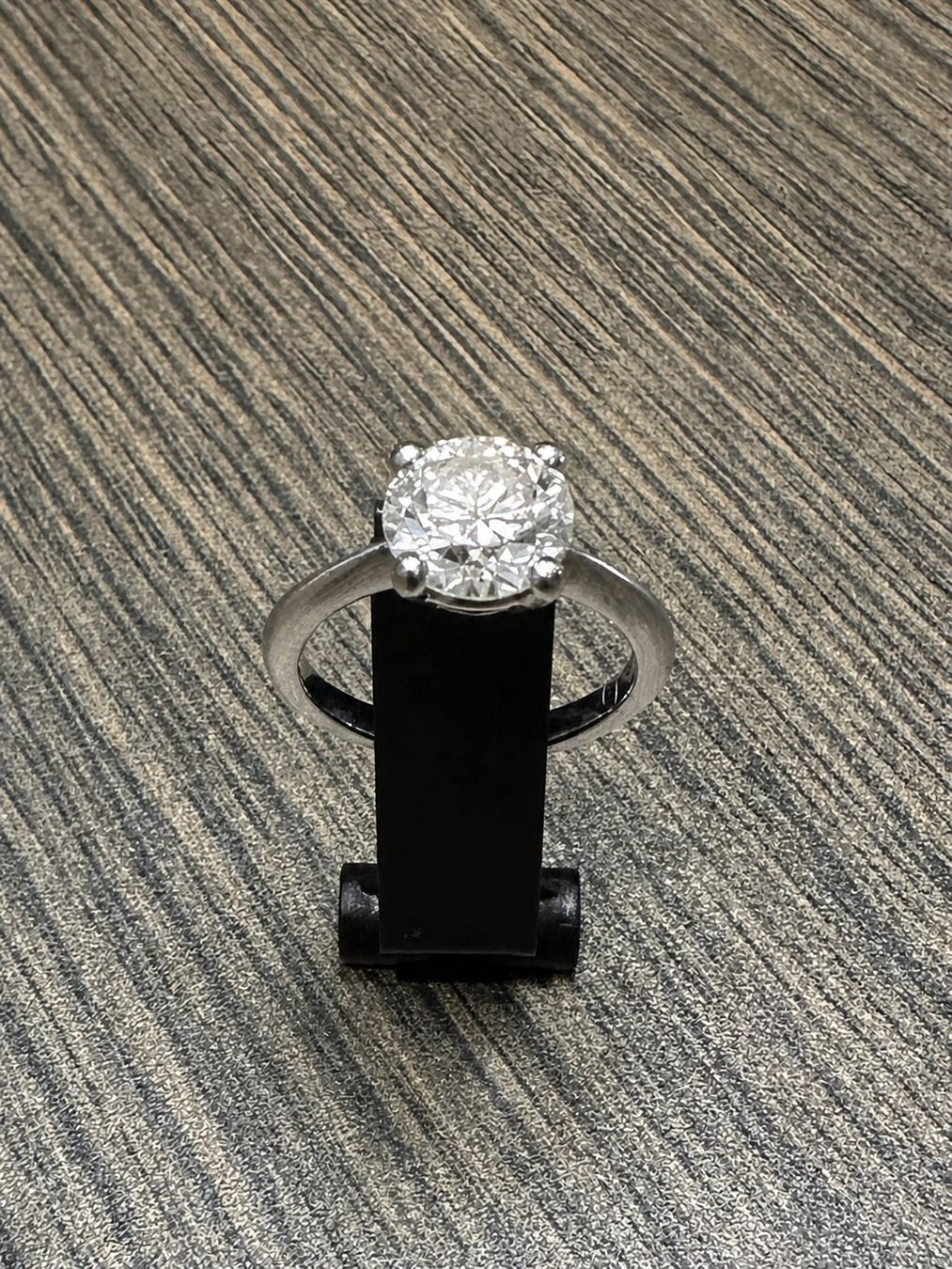Anelli: Solitaire diamant 2 ct GIA – Usato da Montpreveyres venduto da Imag