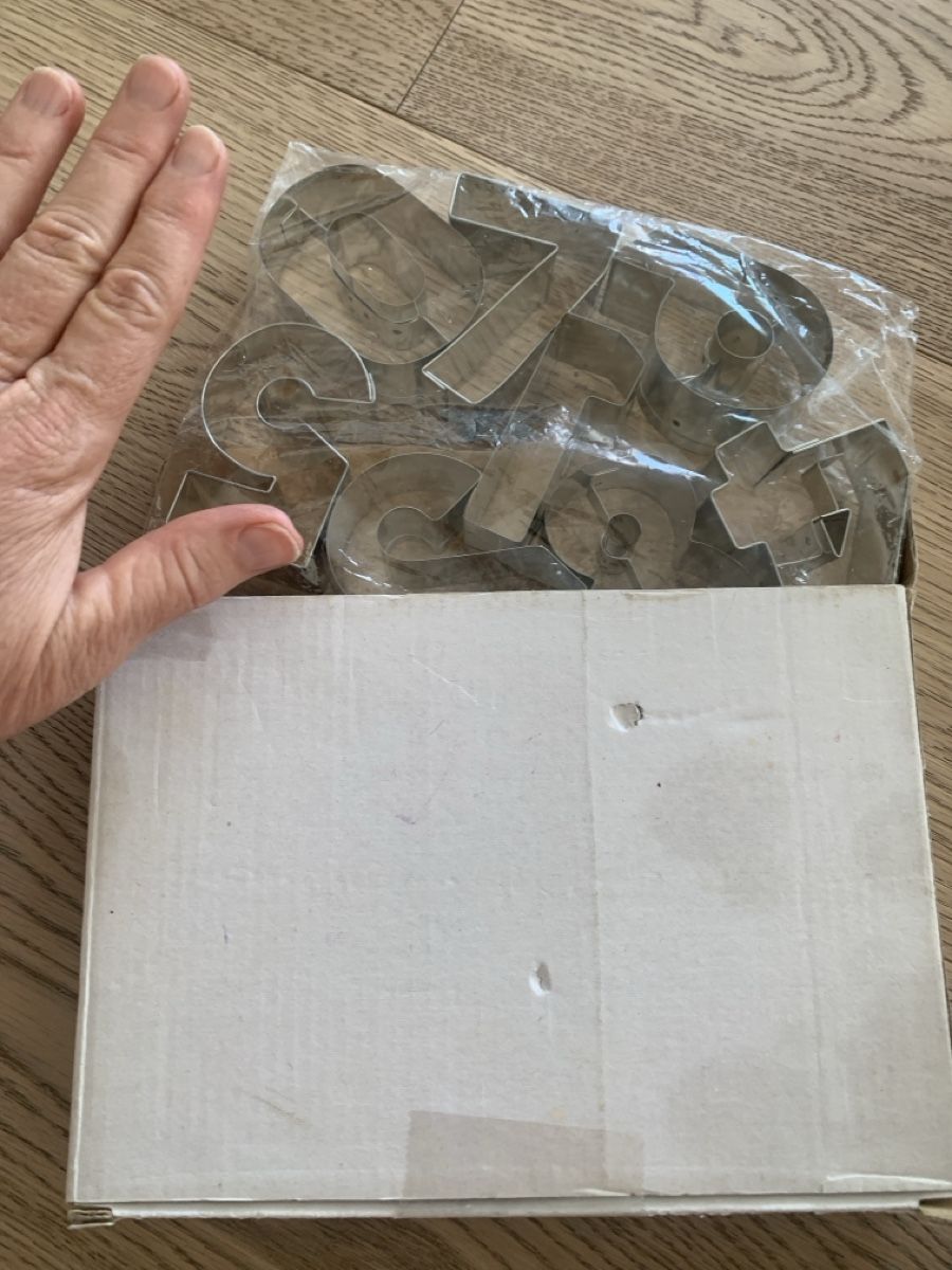 Alle Werkzeuge:  9 Metallic Big Number Cookie Cutters Set – Gebraucht aus Immensee von vgitter 3