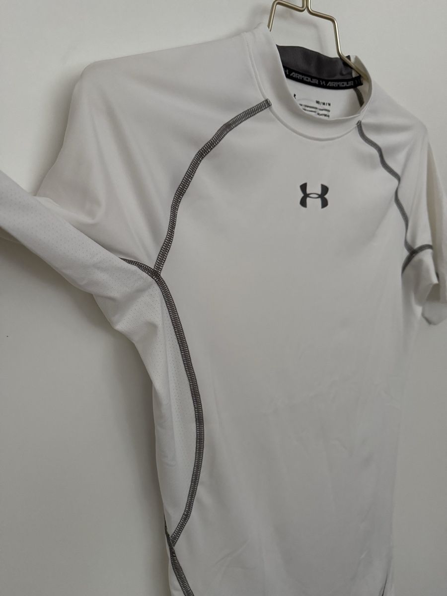 Under Armour T-shirt: Under Armour compression shirt in excellent condition – Nuovo (secondo la descrizione) da Zürich venduto da eve_m2gr 2