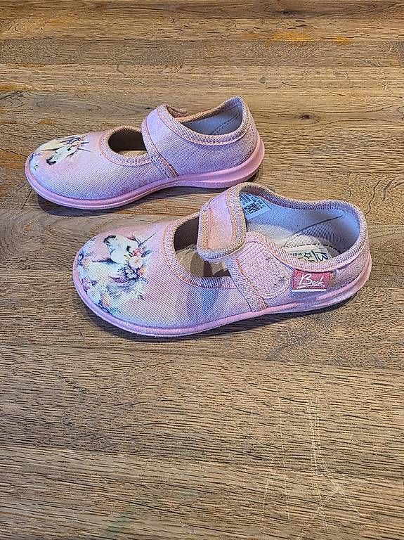 Scarpe per ragazze: Hausschuhe Grösse 25 Einhorn – Usato da Stoos SZ venduto da may_p9xx 2
