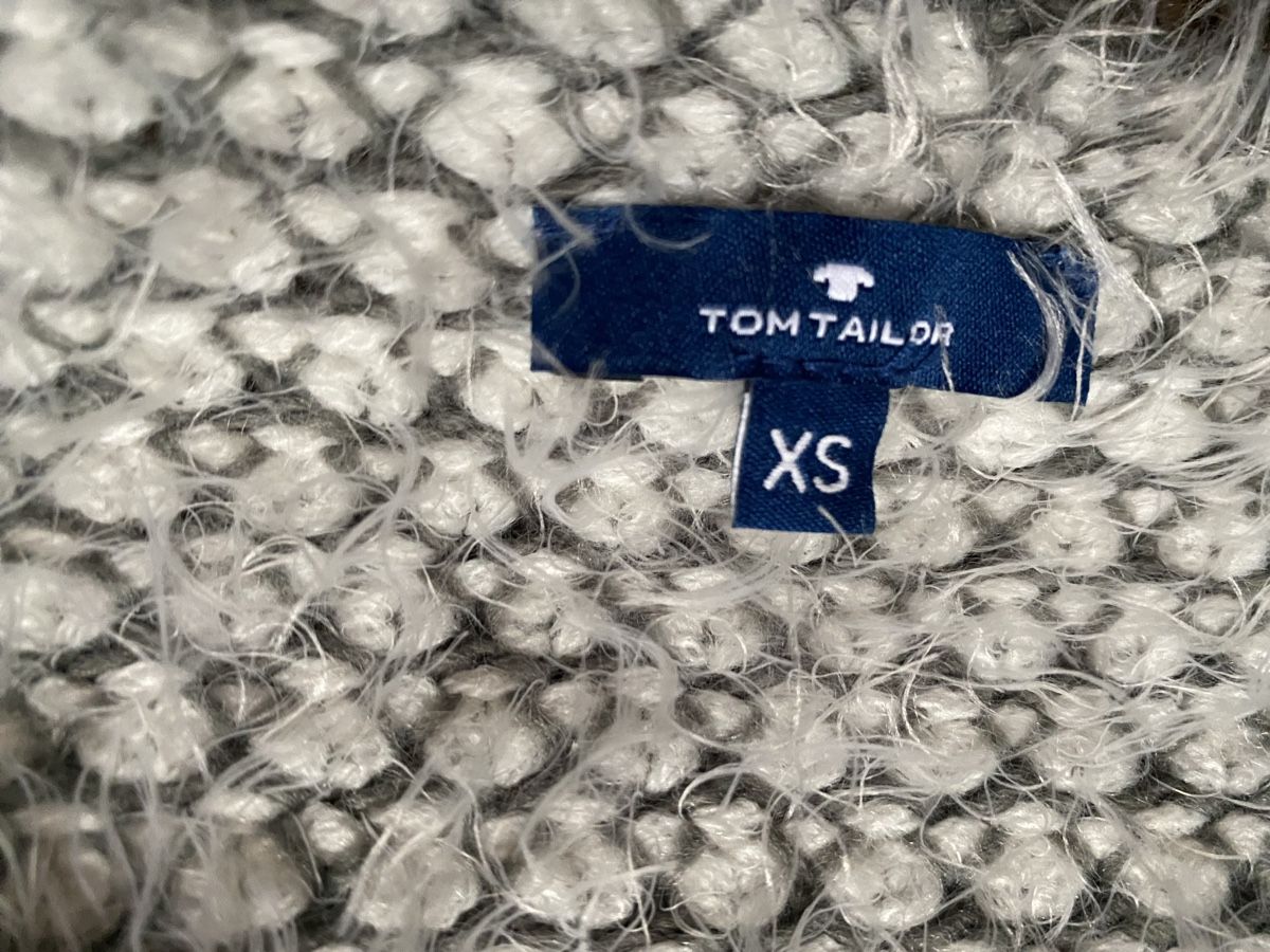 Tom Tailor Pulls & Sweat-shirts: Pull Tom Tailor bicolore gris et blanc taille XS – D'occasion à Geneve par Monthoux13 2