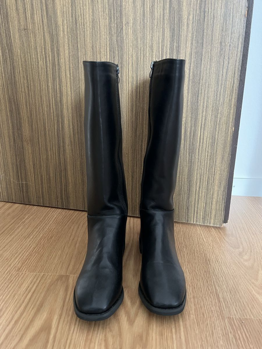 Chaussures femmes: Black leather knee-high boots – D'occasion à St. Gallen par trxcy 3