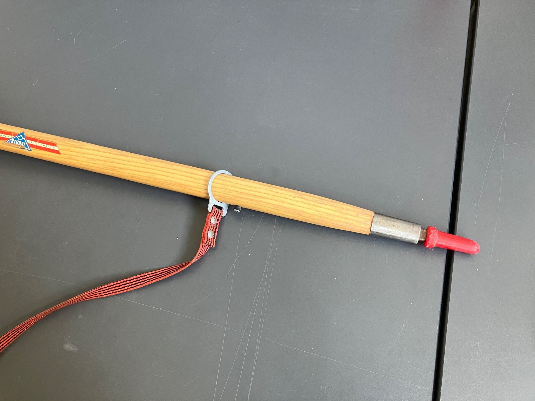 Kletterausrüstungen: STUBAI Eispickel Intersport Vintage – Gebraucht aus Aarburg von Wendepunkt_Fundgrube 2