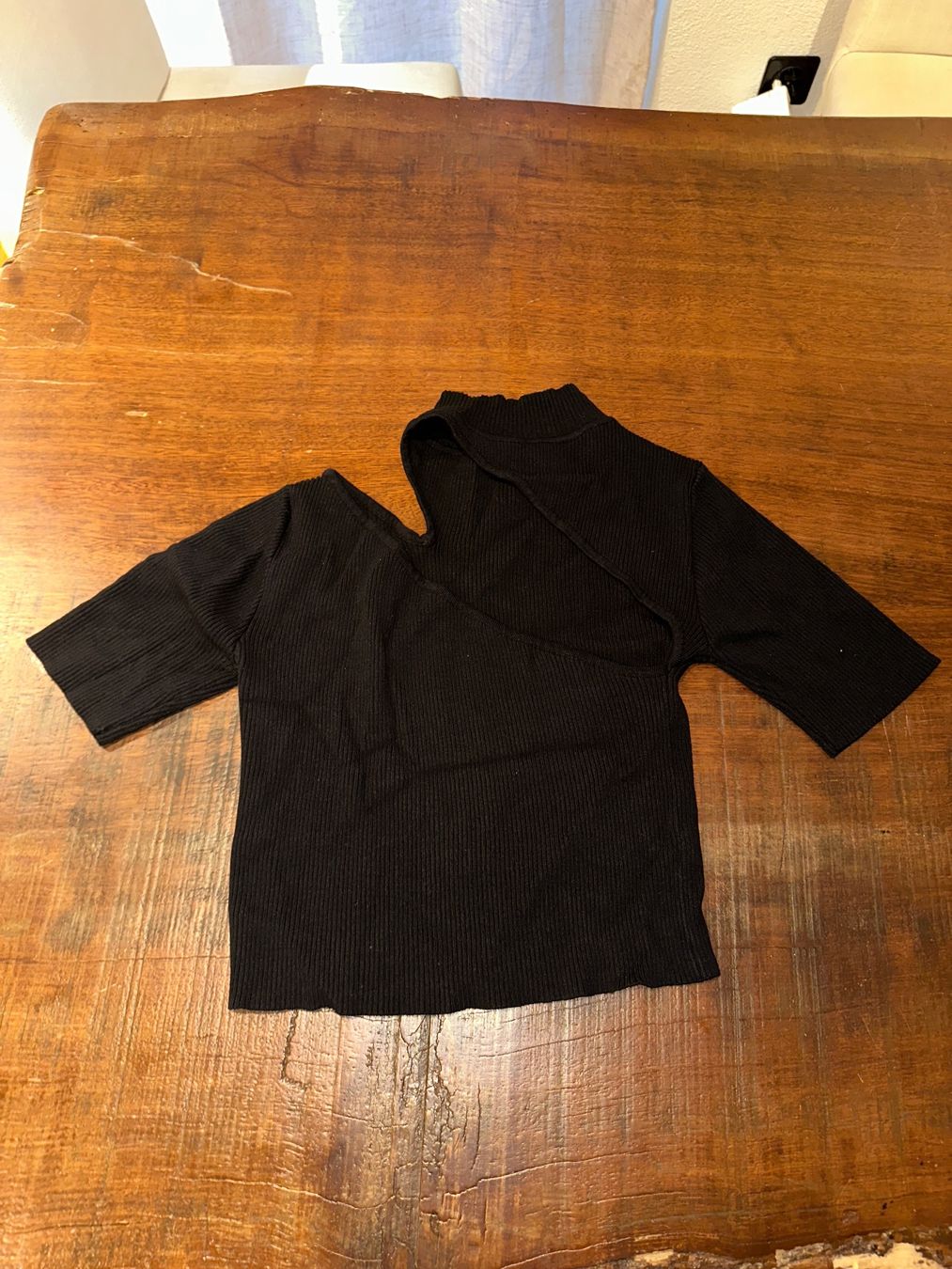T-shirts: rumi needy shirt mit schlitz – D'occasion à Heerbrugg par cheedsk