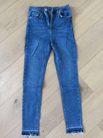 NA-KD Skinny High Waist Open Hem Jeans Grösse 29