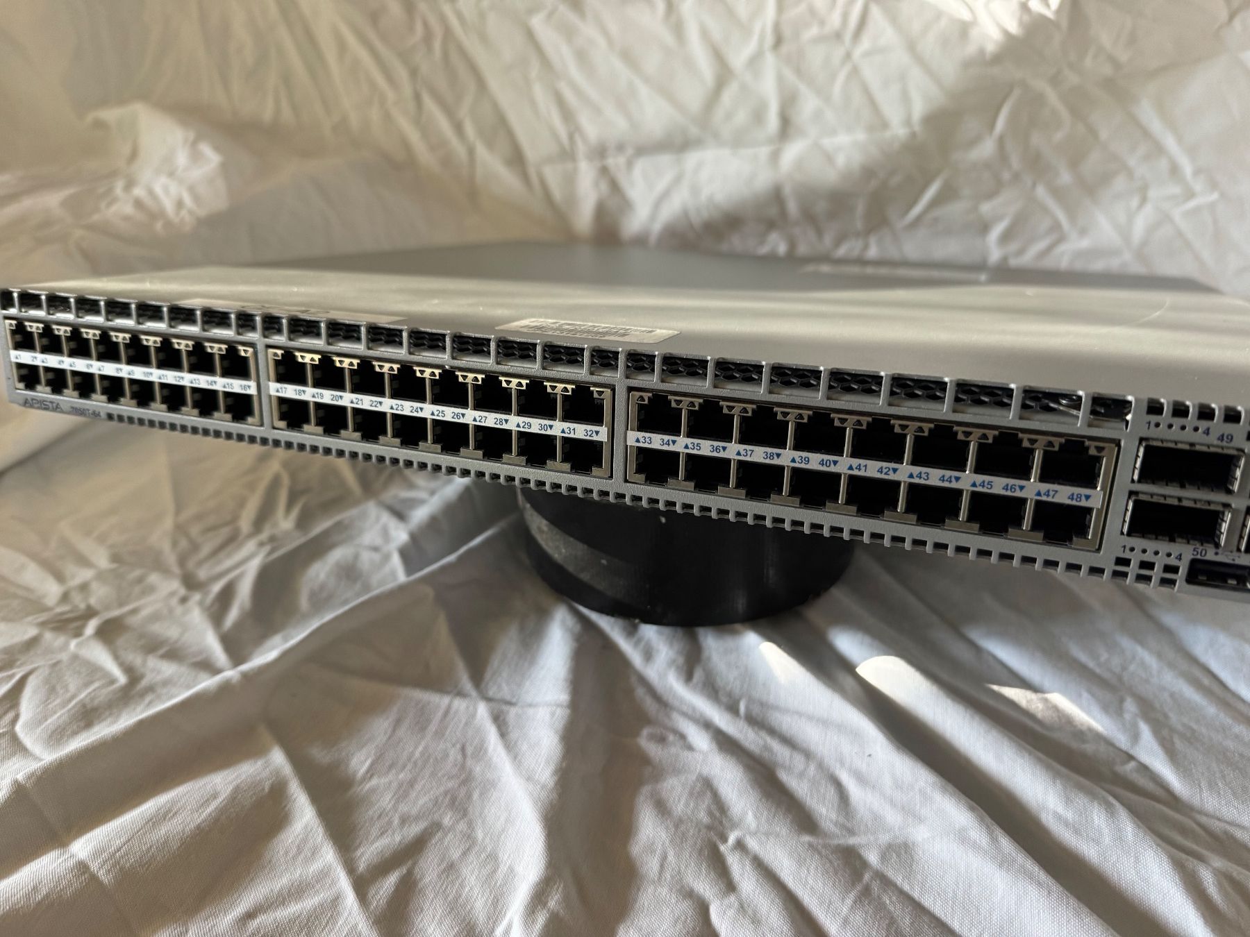 Hub & Switch: Arista Switch 7050T-64 – Usato da Steffisburg venduto da BOT-42 2