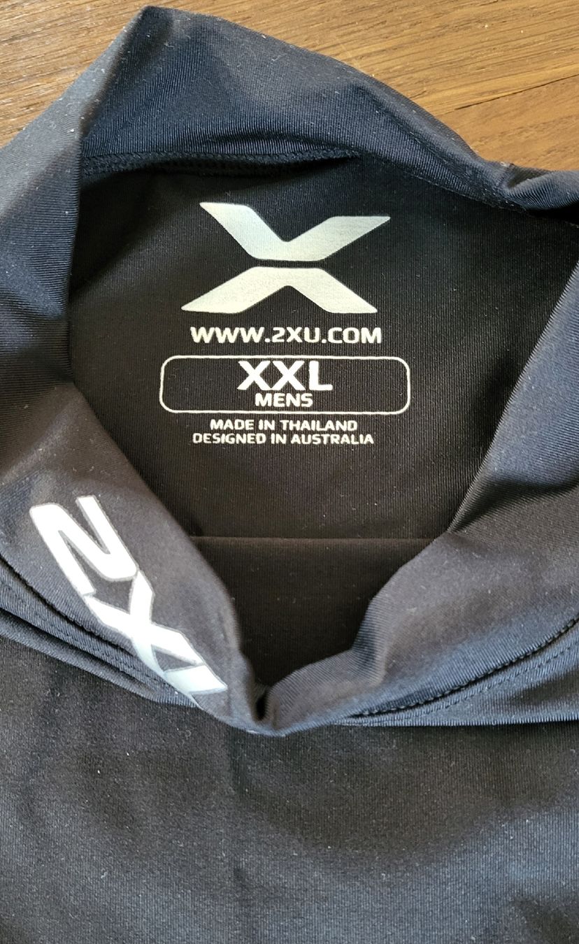 T-shirt: 2XU Compressions shirt xxl – Usato da Unterseen venduto da rej_lnk9 4