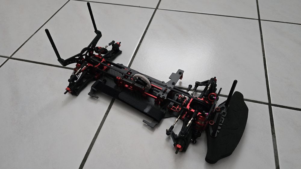 RC Kits de montage: Chassis de voiture RC 1/10 carbone – Neuf avec emballage d'origine à Siviriez par gad_6pqg 1
