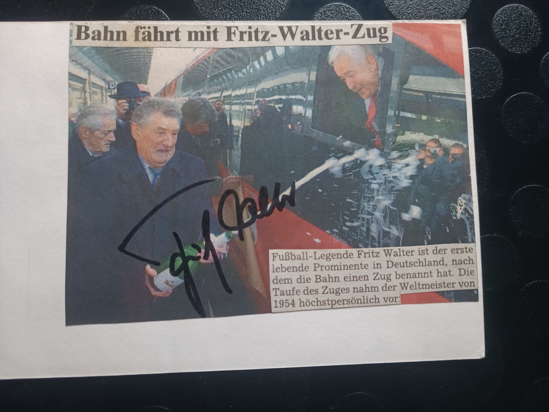 Autografi: Fritz Walter - Handsigniert - WM 1954 – Usato da Menziken venduto da Artographs