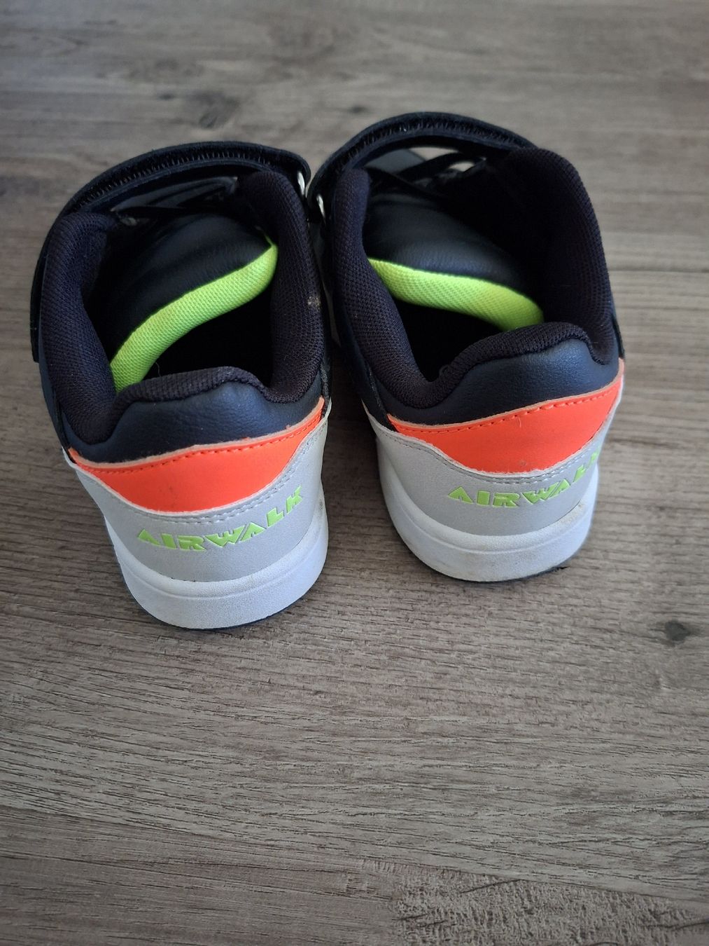 Scarpe per ragazzi: Kinder Schuhe Grösse 31 – Usato da Winterthur venduto da Ausmisten2026 1