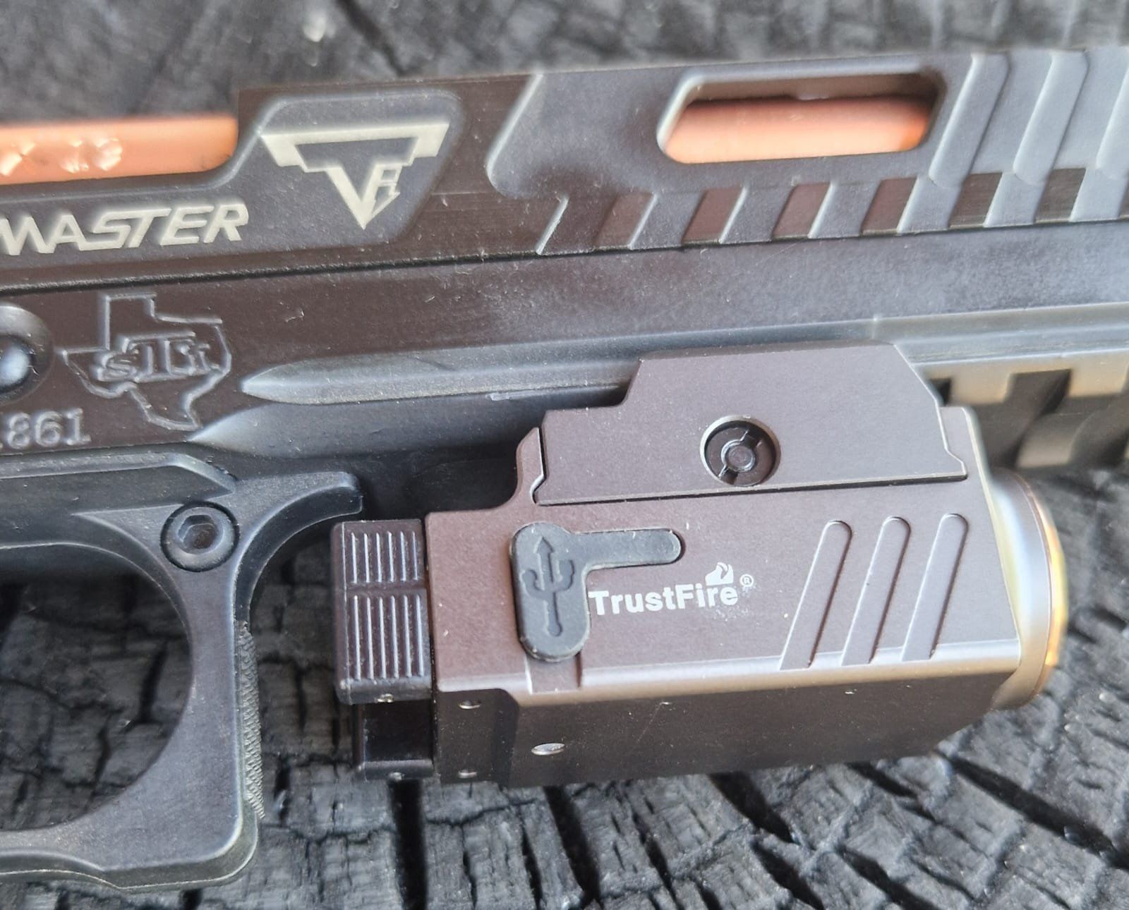 Lampen: Trustfire Pistolen Lampe – Neu und originalverpackt aus Dorf von Messer-Schweiz 3