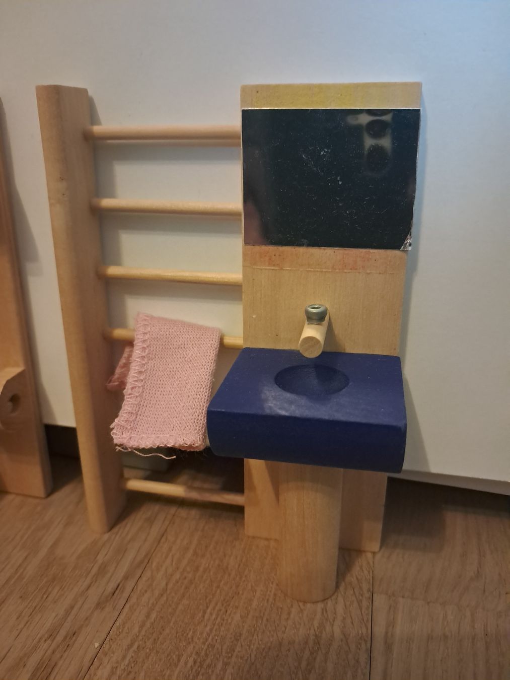 Case e mobili per bambole: Badmöbel für Puppenstube – Usato da Winterthur venduto da fabelwin 5