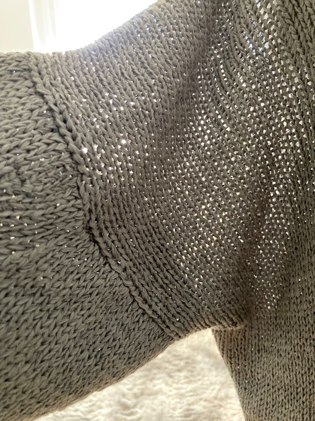 Maglioni & Felpe: Garn-Pullover, asymmetrisch, Gr. ca. L – Usato da Samedan venduto da chickenrun01 2