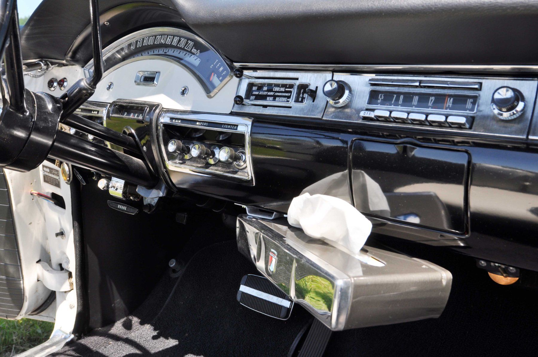 Ford Automobili: Ford Fairlane Retractable, Skyliner 1957 – Usato da Kreuzlingen venduto da Musikremo 6