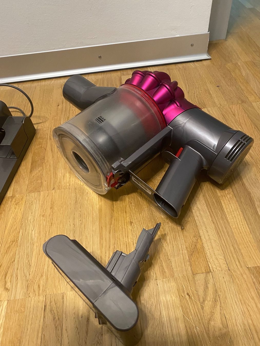 Dyson Staubsauger & Zubehör: Dyson V7 motorhead - Staubsauger – Defekt aus Rotkreuz von  3