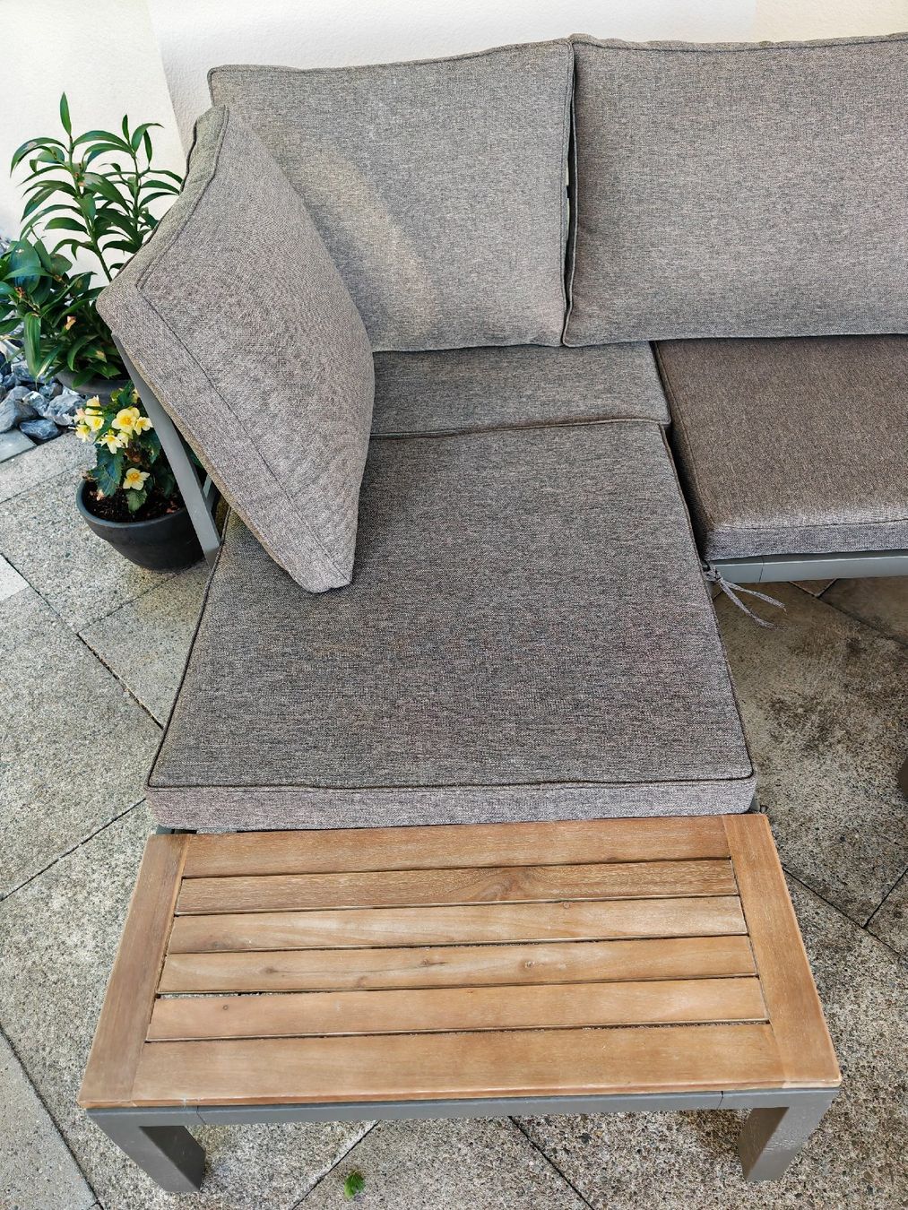 Divani: Garten Lounge mit Beistelltischen grau / Holz – Usato da Rheinsulz venduto da Dred 2