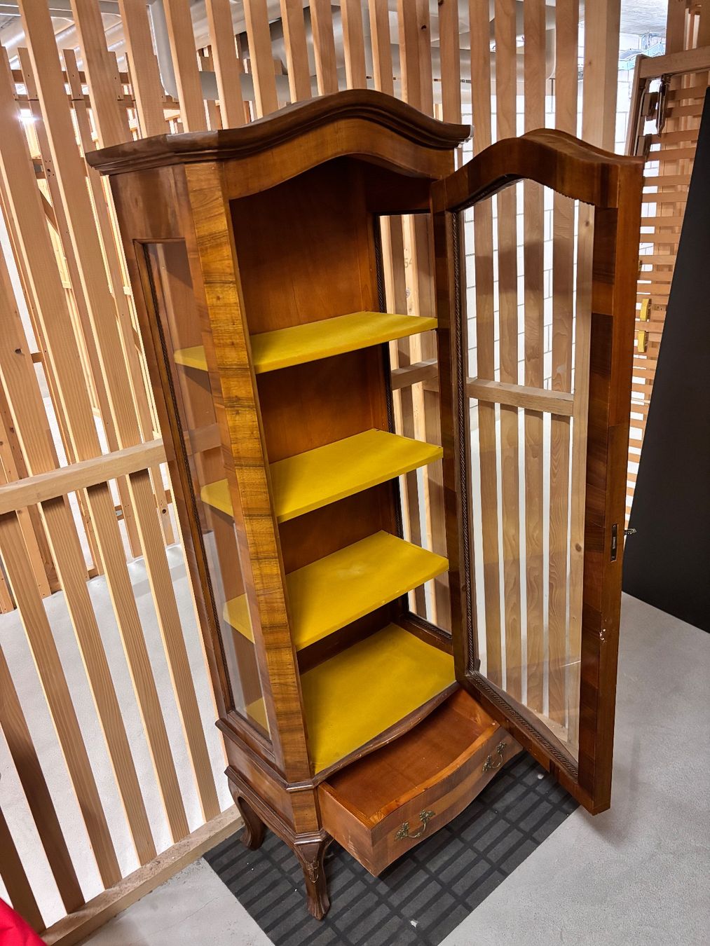 Vitrines: Holzvitrine aus Florenz bei Oscar Weber – D'occasion à Bern par dlm01 1
