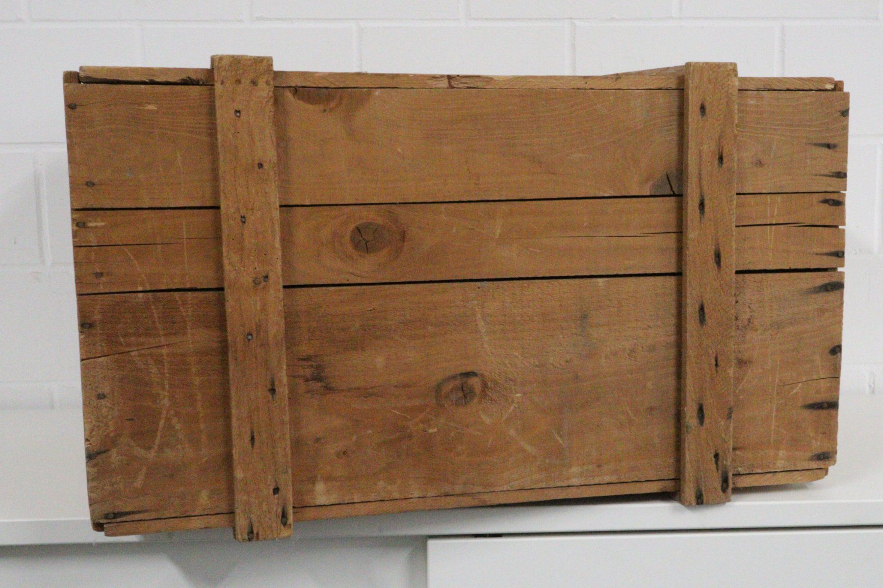 Casse di trasporto: Holzkiste mit Stempel "Brieftaube" – Usato da Volketswil venduto da brockipfannenstil 2