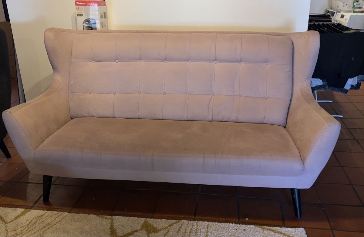 Sofas: Sofa rosa  – D'occasion à Sissach par ani_h9y9 1