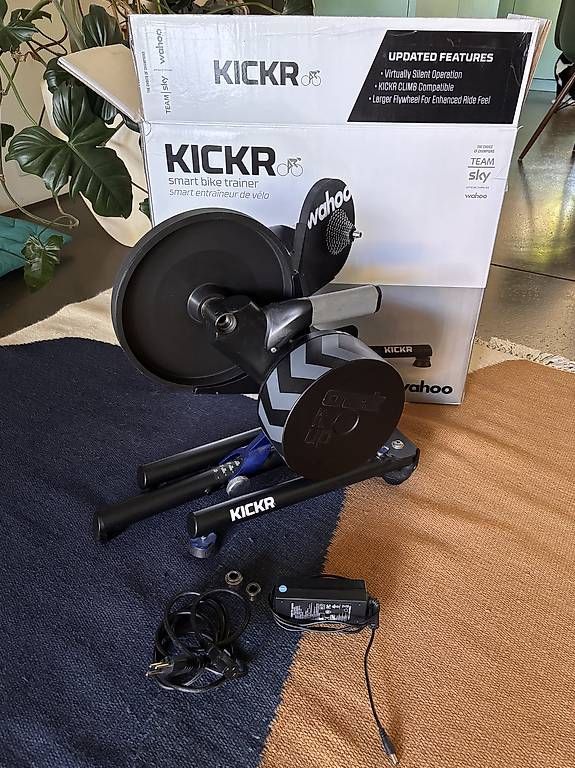 Wahoo Hometrainer: Wahoo Kickr V4 Smarttrainer – Usato da Ostermundigen venduto da psc_ky6k 1
