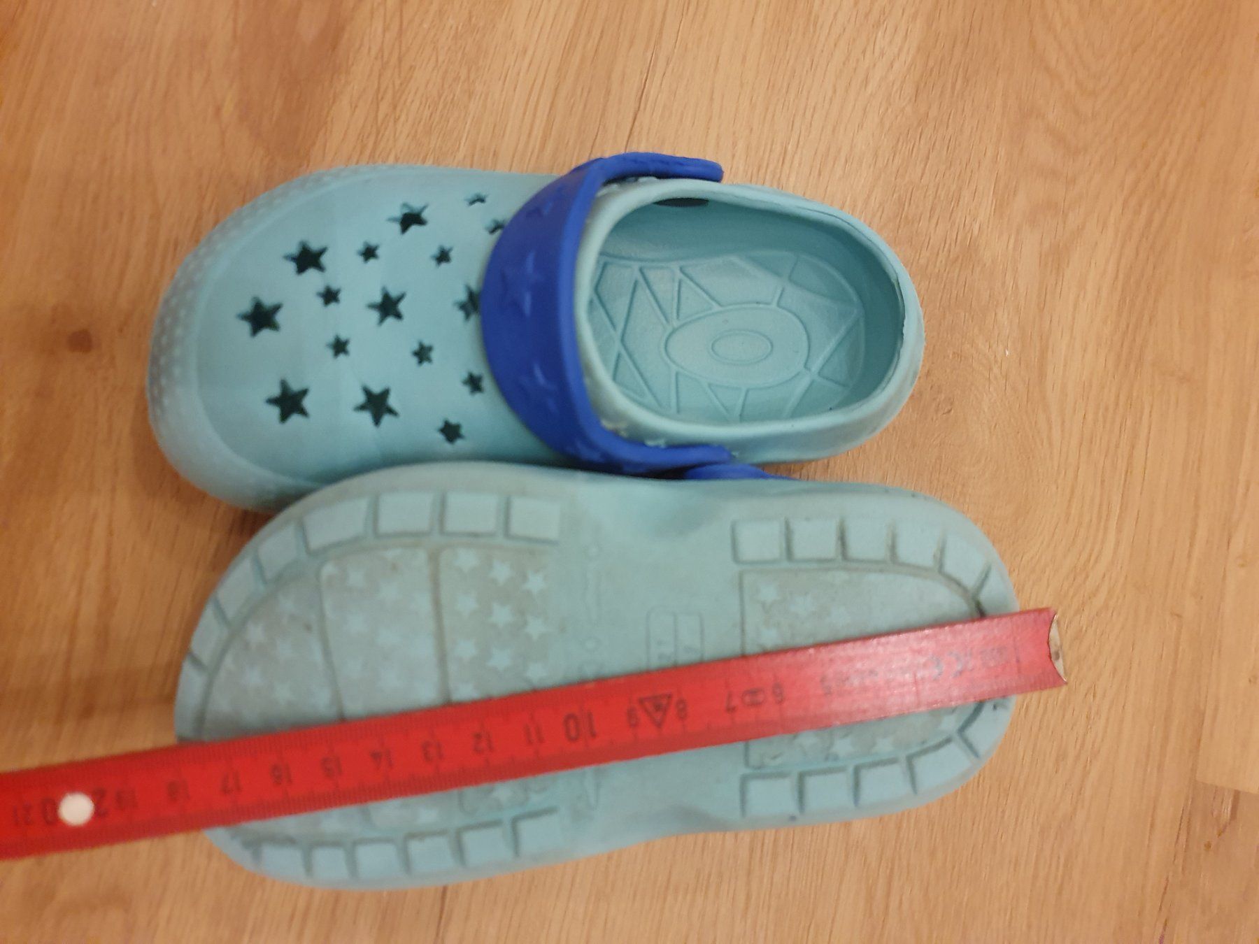 Scarpe per ragazzi: Gummi Clogs, Badeschuhe, Gr. 27, hellblau – Usato da Heinrichswil venduto da frankie19860