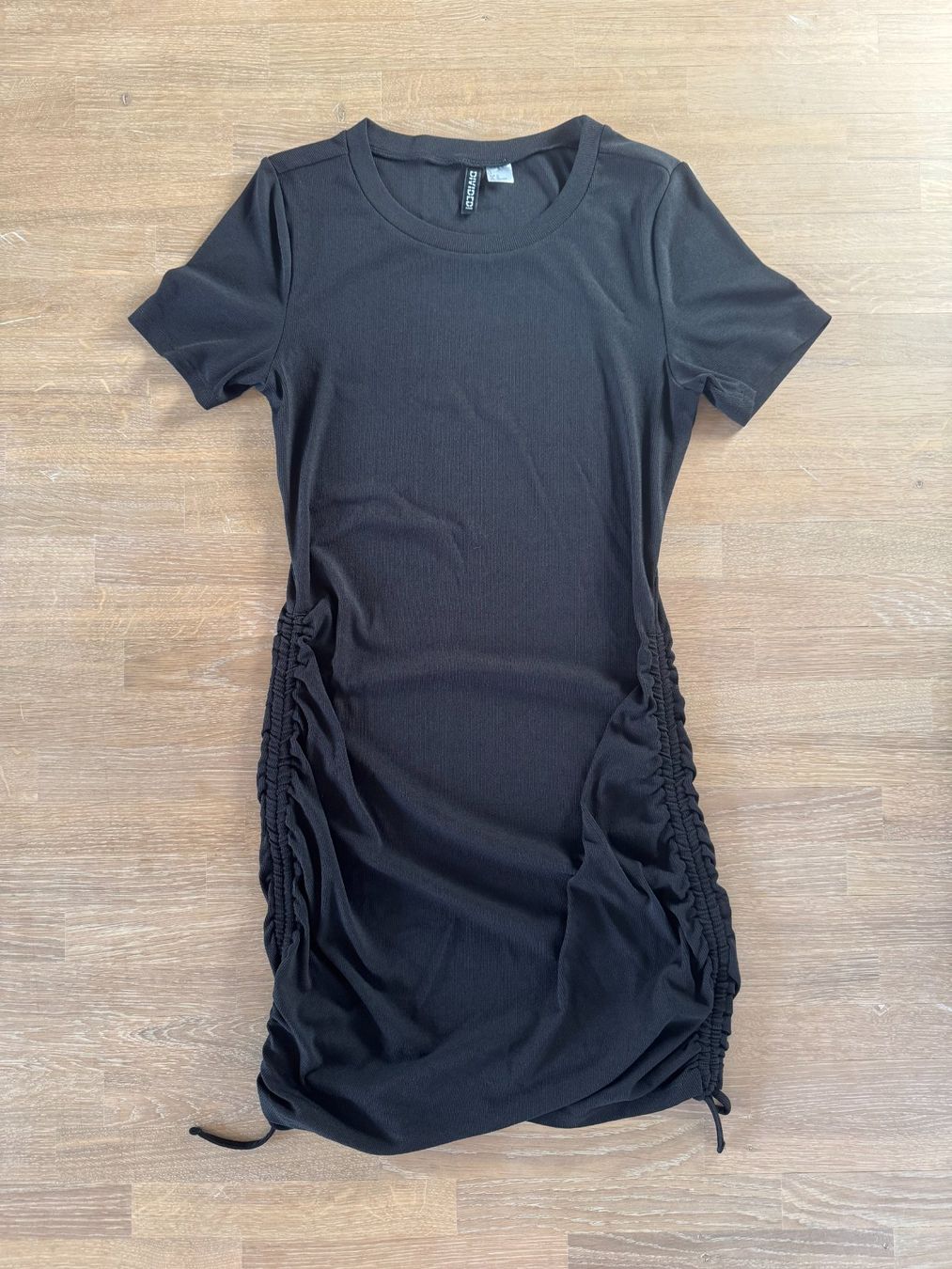 H&M Vestiti: Robe noire H&M Divided M – Usato da Rossemaison venduto da Carduelis
