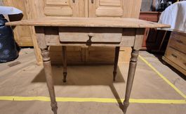 Antiker Tisch mit Schublade, Vintage Beistelltisch Holz