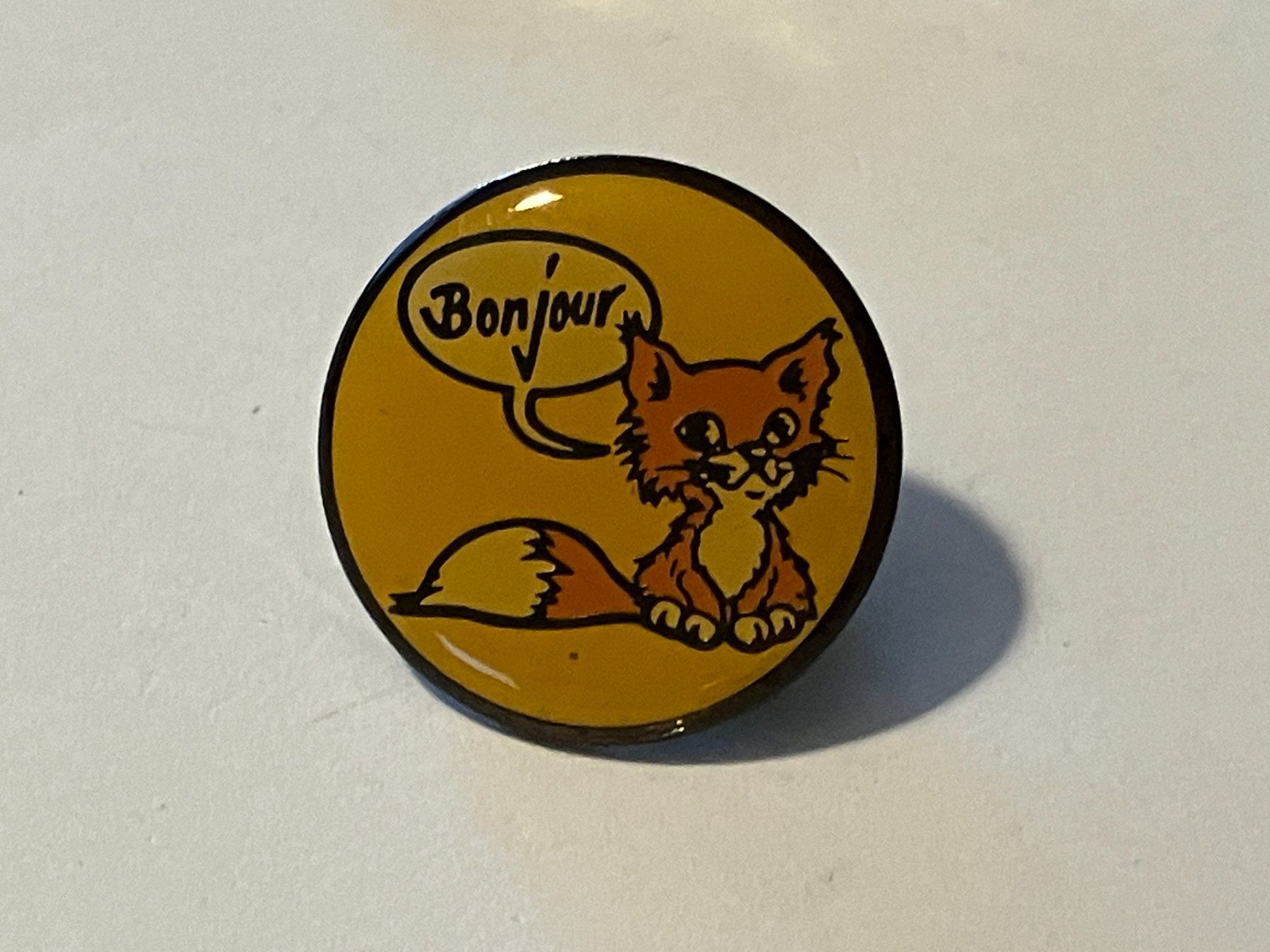Plaquettes & Badges: 1 Pin Bonjour – D'occasion à Basel par djwwpp