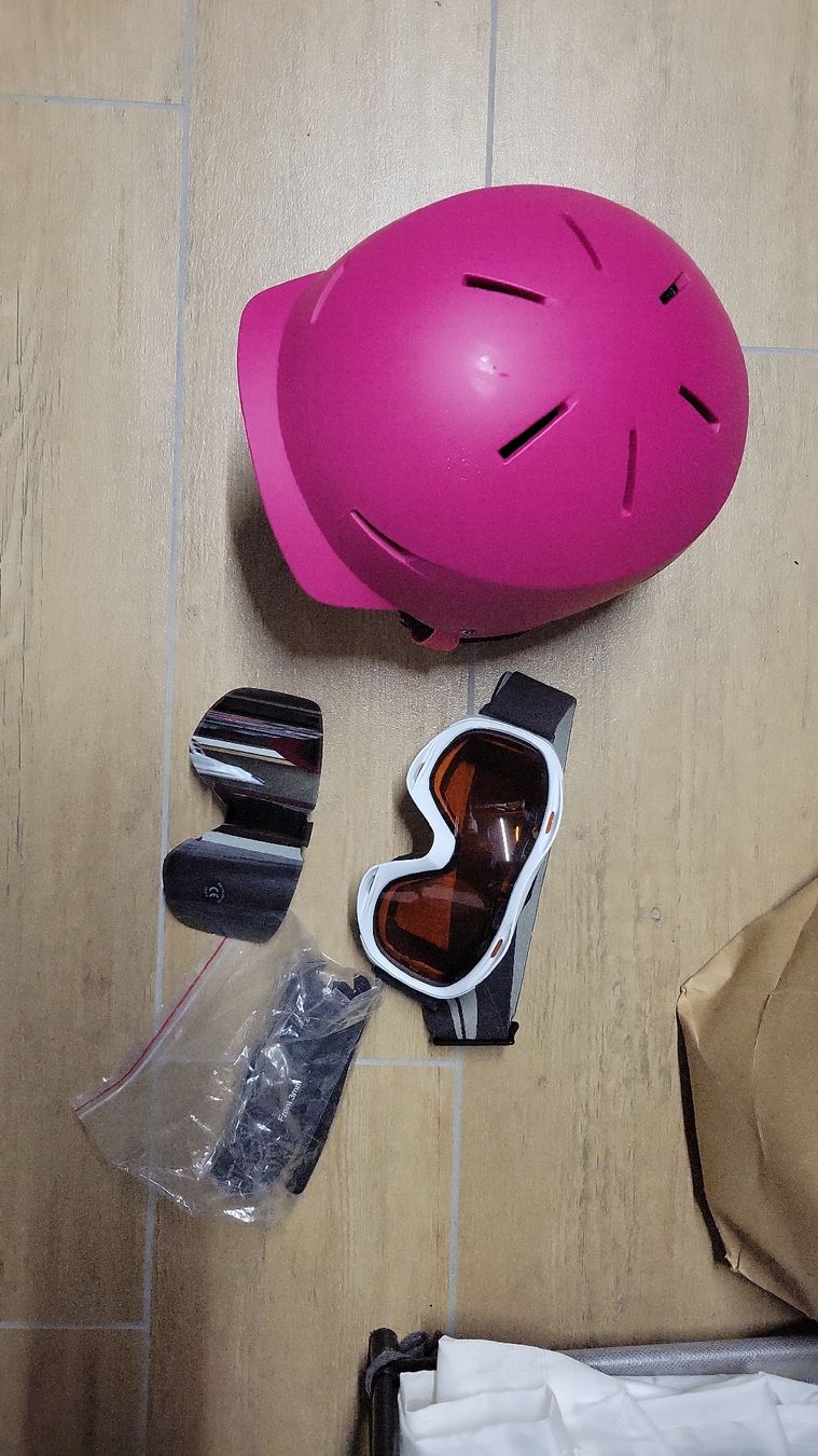 Caschi: Kinder Skihelm mit Brille  – Usato da Buchs SG venduto da Eifi_1