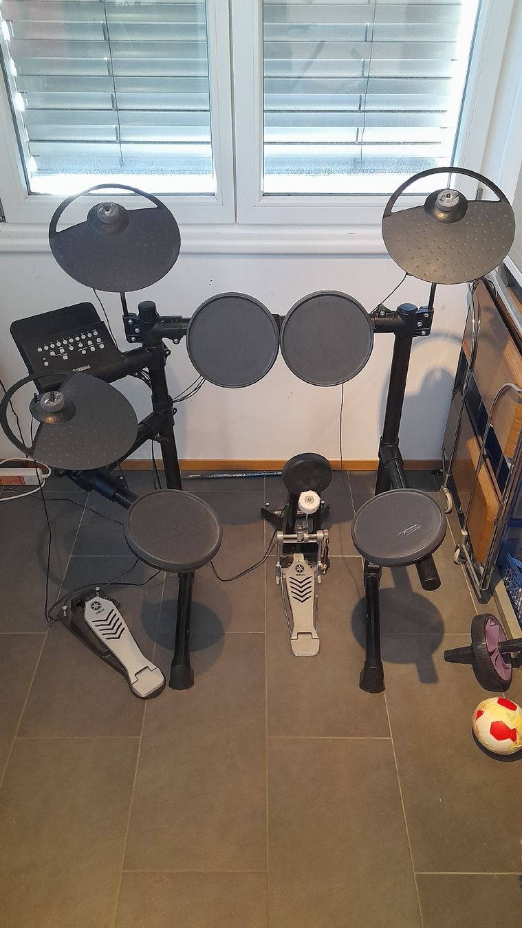 Yamaha Strumenti musicali: Batterie électronique Yamaha DTX état d'usage correct – Usato da st.gallen venduto da the_ly5b