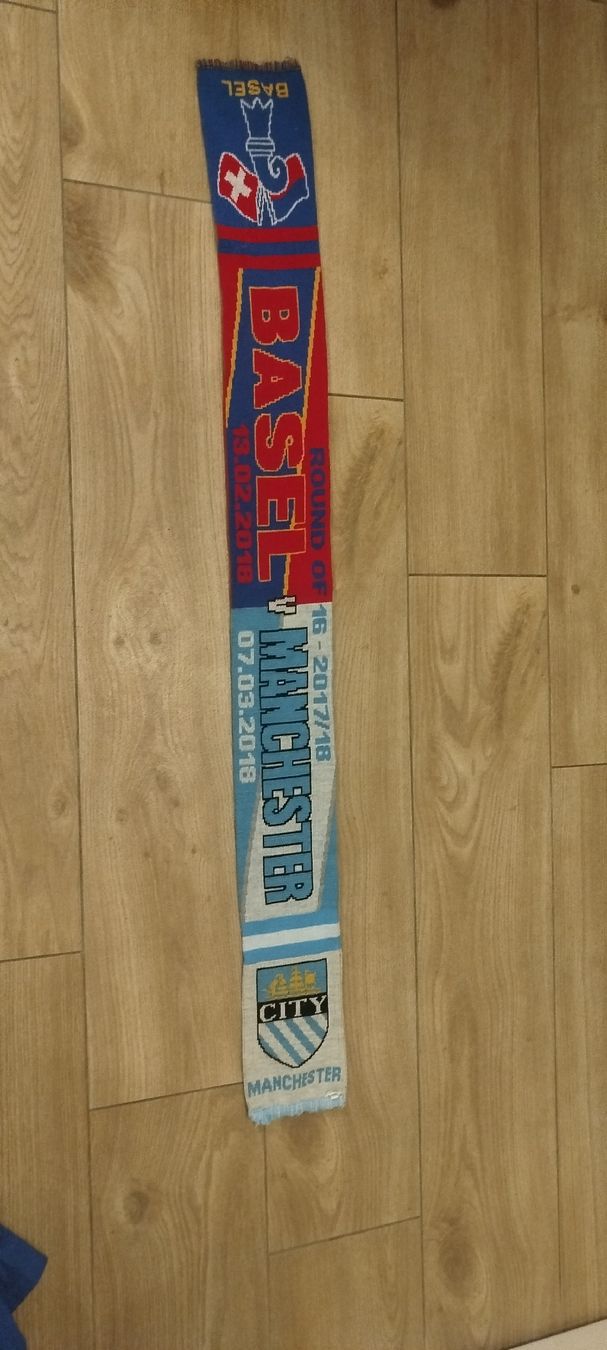FC Basel Foulard & Sciarpe: écharpe FC Basel , Manchester city – Usato da Genève venduto da Octo-puces 1
