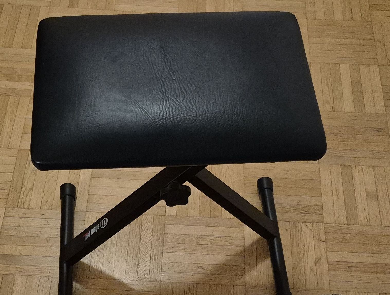 Strumenti musicali: Adjustable Keyboard Bench - Perfect for Musicians! – Usato da Nussbaumen AG venduto da modenar