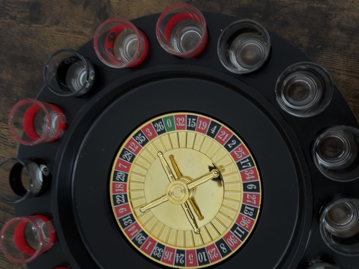 Spiele: Trinkspiel Roulette mit 16 Schnapsgläsern gebraucht – Neu (gemäss Beschreibung) aus Wetzikon ZH von ShopFaster 3