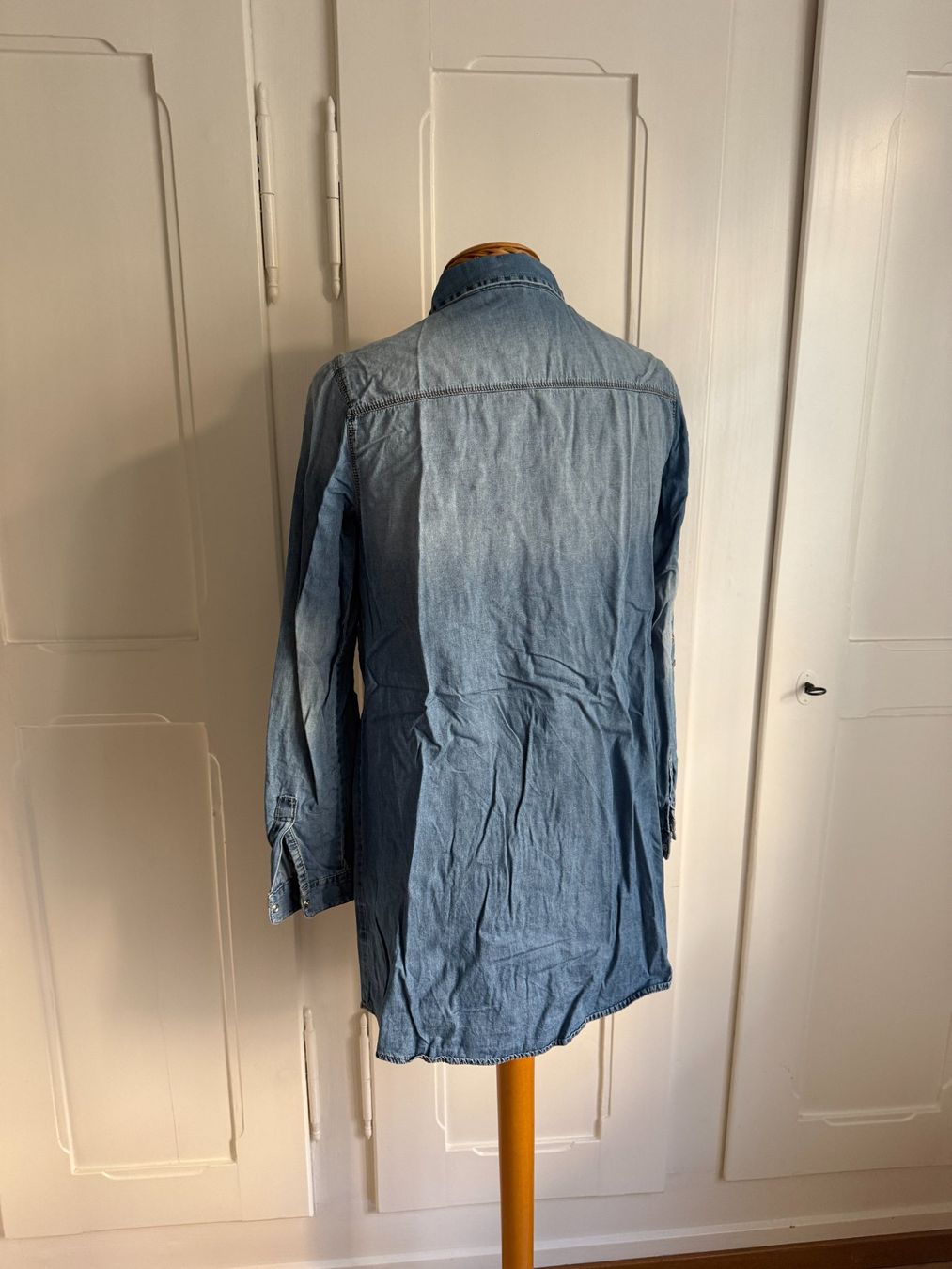 Stradivarius Camicette: STRADIVARIUS - Jeansbluse blau lang M – Usato da Zürich venduto da Diazaio 2