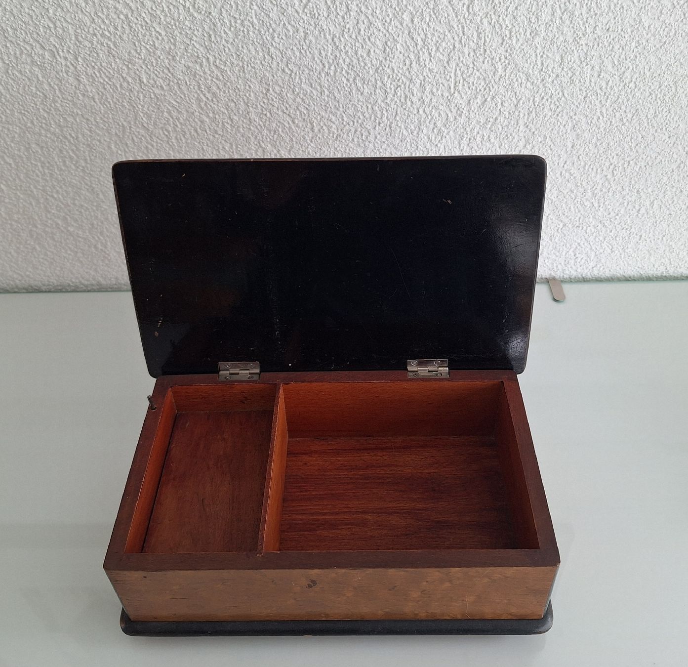 Carillon: Antike Spieldose Schmuckkästchen aus Holz – Difettoso da Sissach venduto da luvama 1
