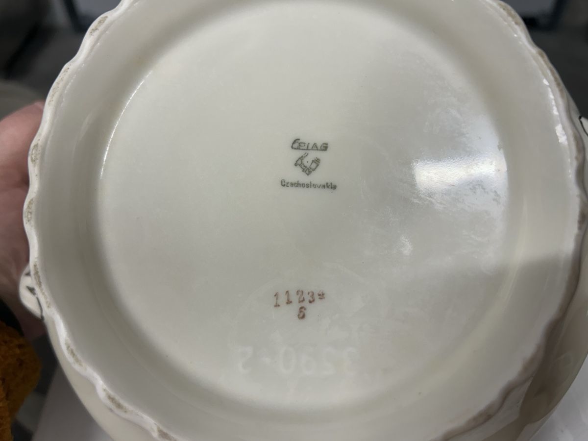 Ciotole: Vintage Suppenschüssel mit Deckel! – Usato da Kehrsiten venduto da fot_55m5 1