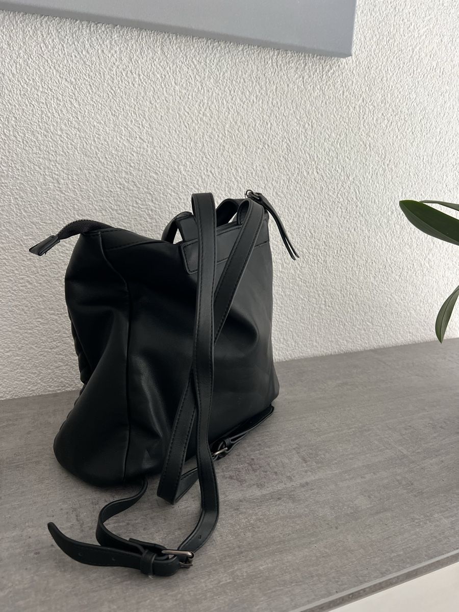 Benetton Sacs à dos: Rucksack Benetton schwarz / wie neu  – Neuf (Voir description) à Vinelz par laraaa_03 2