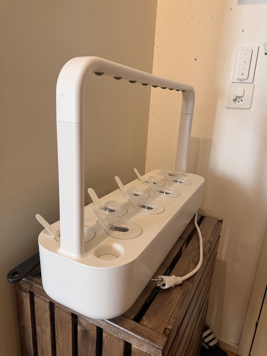Click and Grow Blumentöpfe: Click and Grow Smart Garden - weiss – Gebraucht aus Bern von ITJO1 1