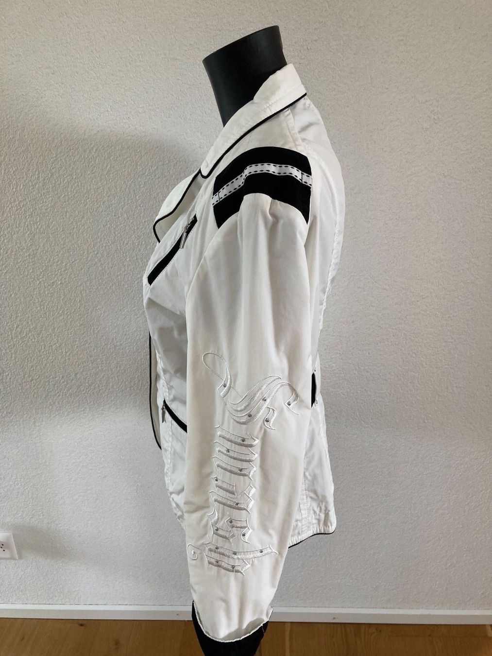 Giacche: CLEMENT weisser Blazer Gr.36 – Usato da Hämikon venduto da schneider.petra 3