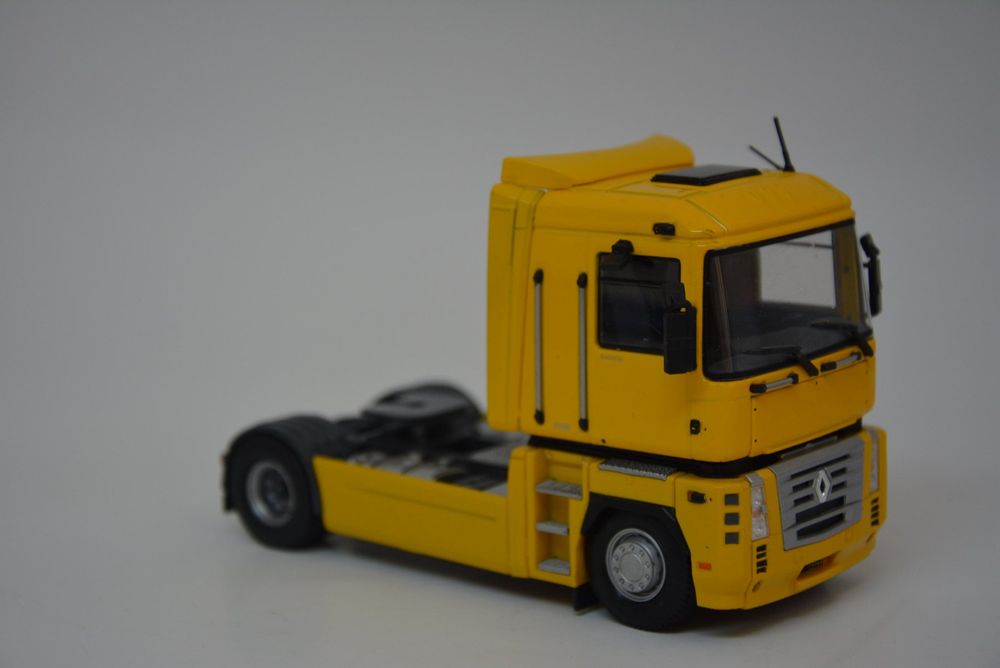 renault magnum AE500 écurie renault F1 comme neuf en boite