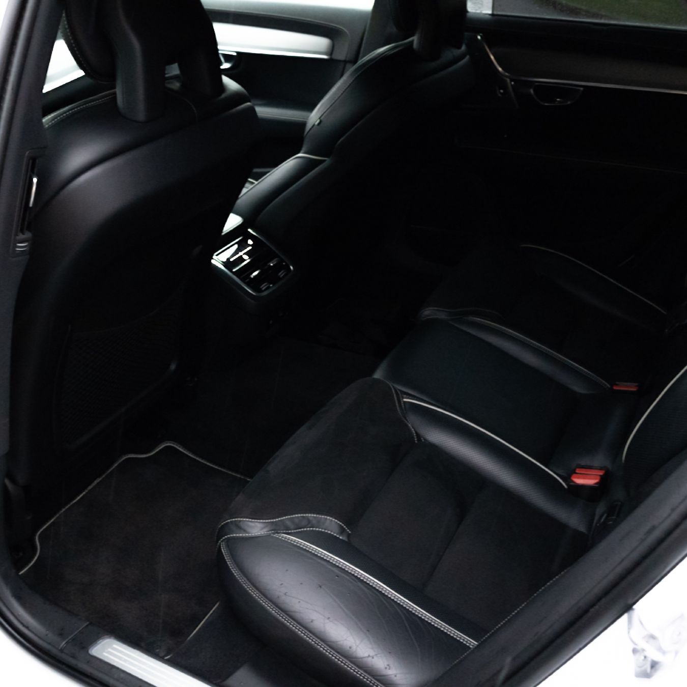 Volvo Automobili: Volvo S90 T6 AWD R-Design 320PS – Usato da Weiach venduto da magdalena_s 7