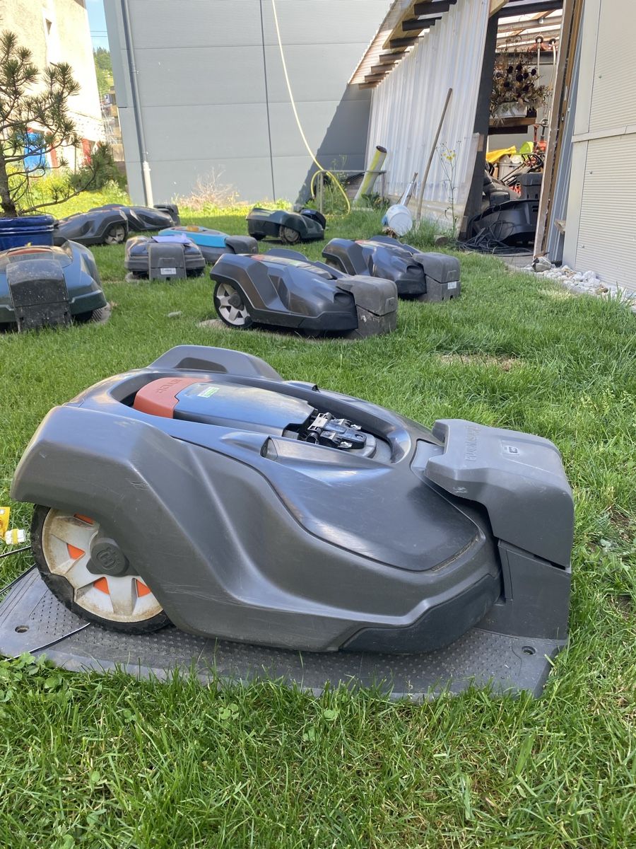 Husqvarna Tagliaerba: Robot tondeuse Husqvarna Automower 330X – Usato da la chaux de fonds venduto da Britchon1