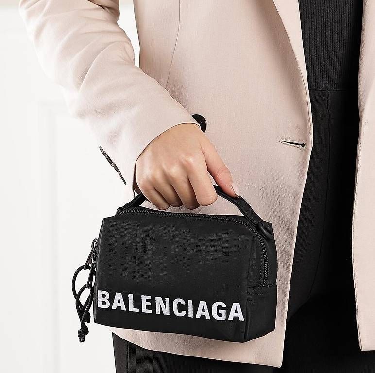 Sacs: BALENCIAGA Wheel Logo Tasche  – D'occasion à St. Gallen par Sabrinaaa 4
