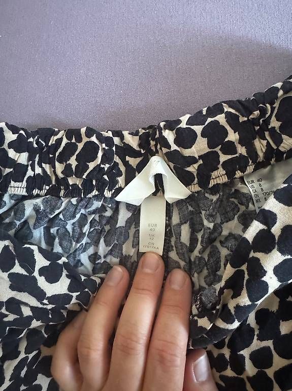 Pantaloni: H&M Stoffhose grösse 40 – Usato da Basel venduto da lar_tlt2