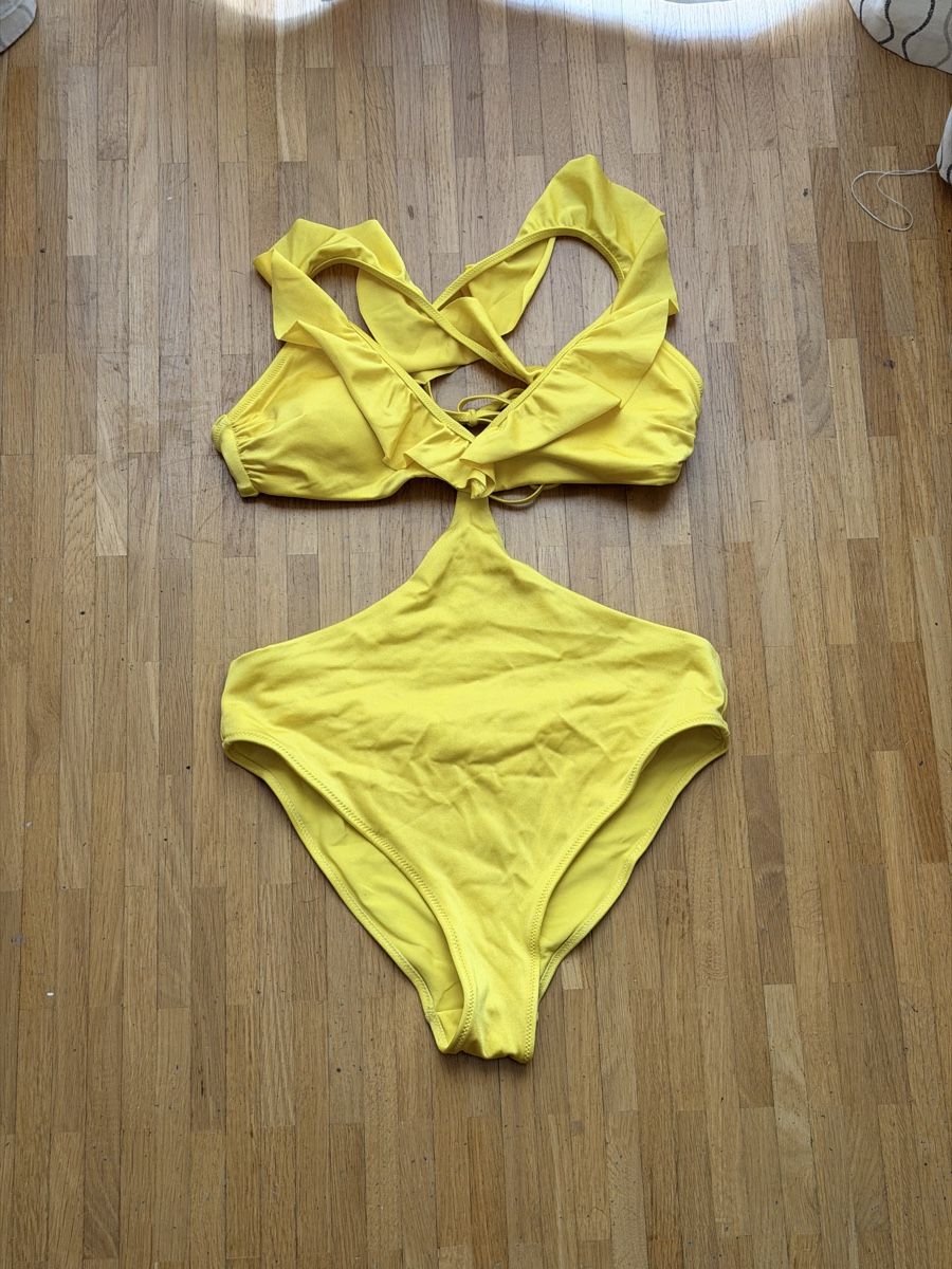 H&M Costumi da bagno & Bikini: Maillot de bain jaune une pièce  – Nuovo (secondo la descrizione) da Le Lignon venduto da Ana2831