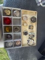 Lot de fournitures Omega et Universal Genève (pièce