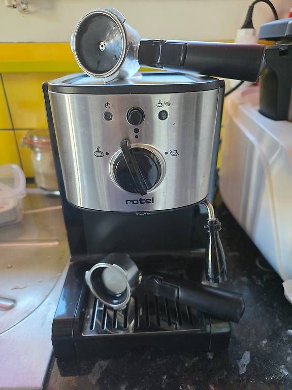 Macchine per caffè & Macchine per espresso: Machine a café en poudre et en capsule – Usato da martigny croix venduto da manuela00